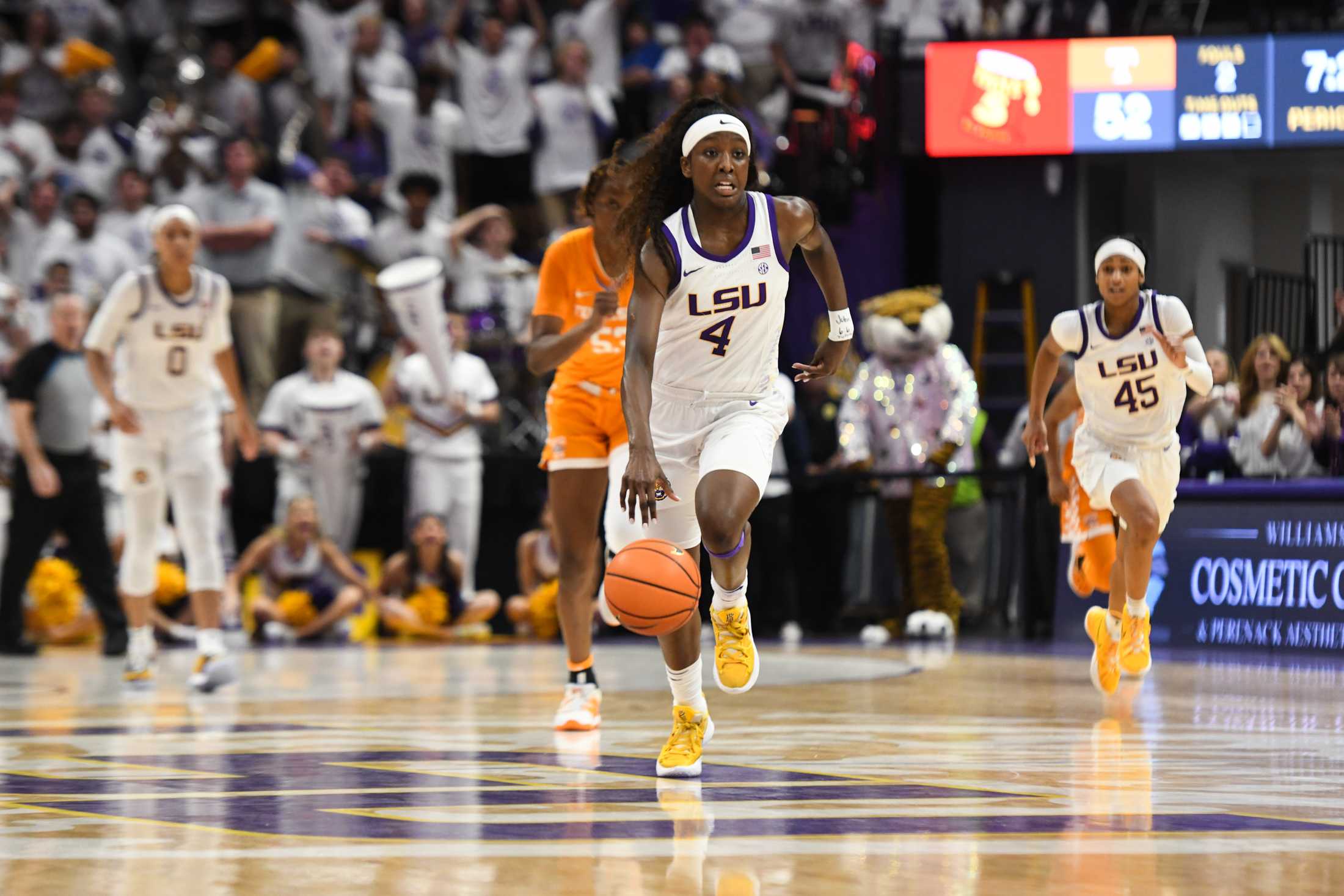 Inside the life of LSU women&#8217;s basketball player, rap star Flau&#8217;jae Johnson