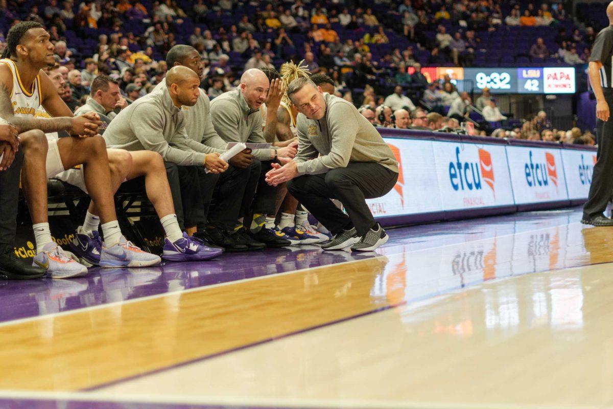 LSU men&#8217;s basketball head coach Matt McMahon talks with the assistant coaches on Saturday, Jan. 21, 2023, during LSU&#8217;s 56-77 loss to Tennessee at the Pete Maravich Assembly Center in Baton Rouge, La.