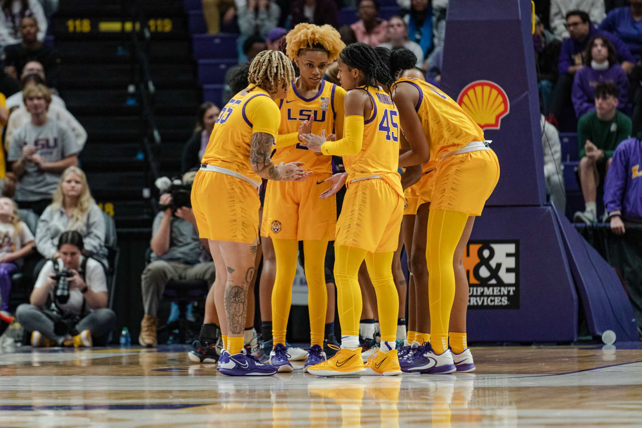 PHOTOS: LSU women's basketball goes 18-0 after defeating Auburn