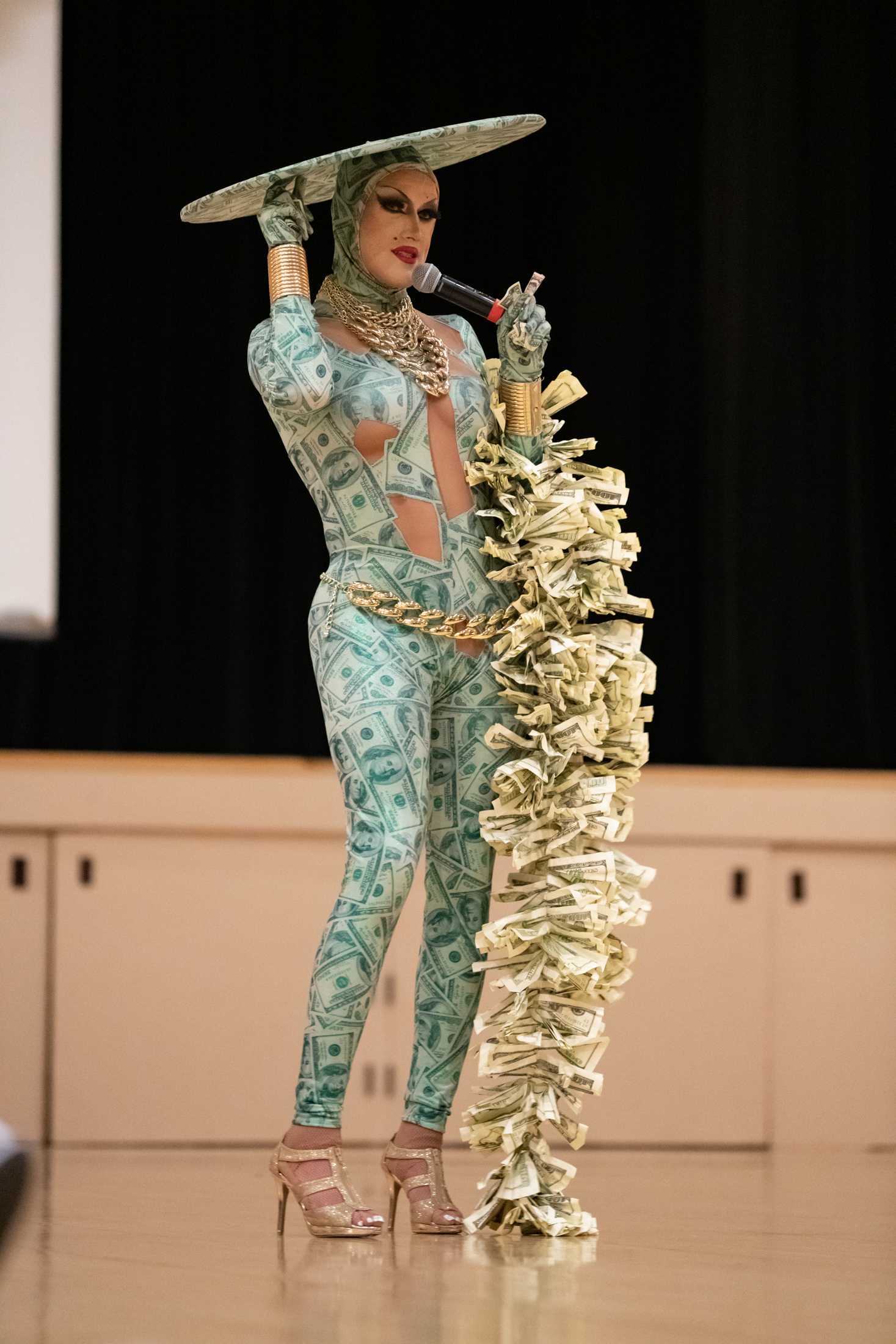 PHOTOS: Student Government hosts drag show