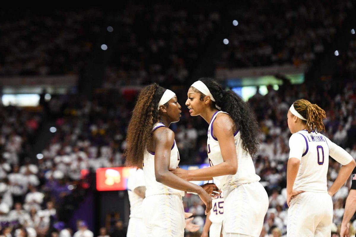 LSU women&#8217;s basketball freshman guard Flau&#8217;jae Johnson (4) listens to sophomore forward Angel Reese (10) on Monday, Jan. 30, 2023, during LSU&#8217;s 76-68 win over Tennessee at the Pete Maravich Assembly Center in Baton Rouge, La.