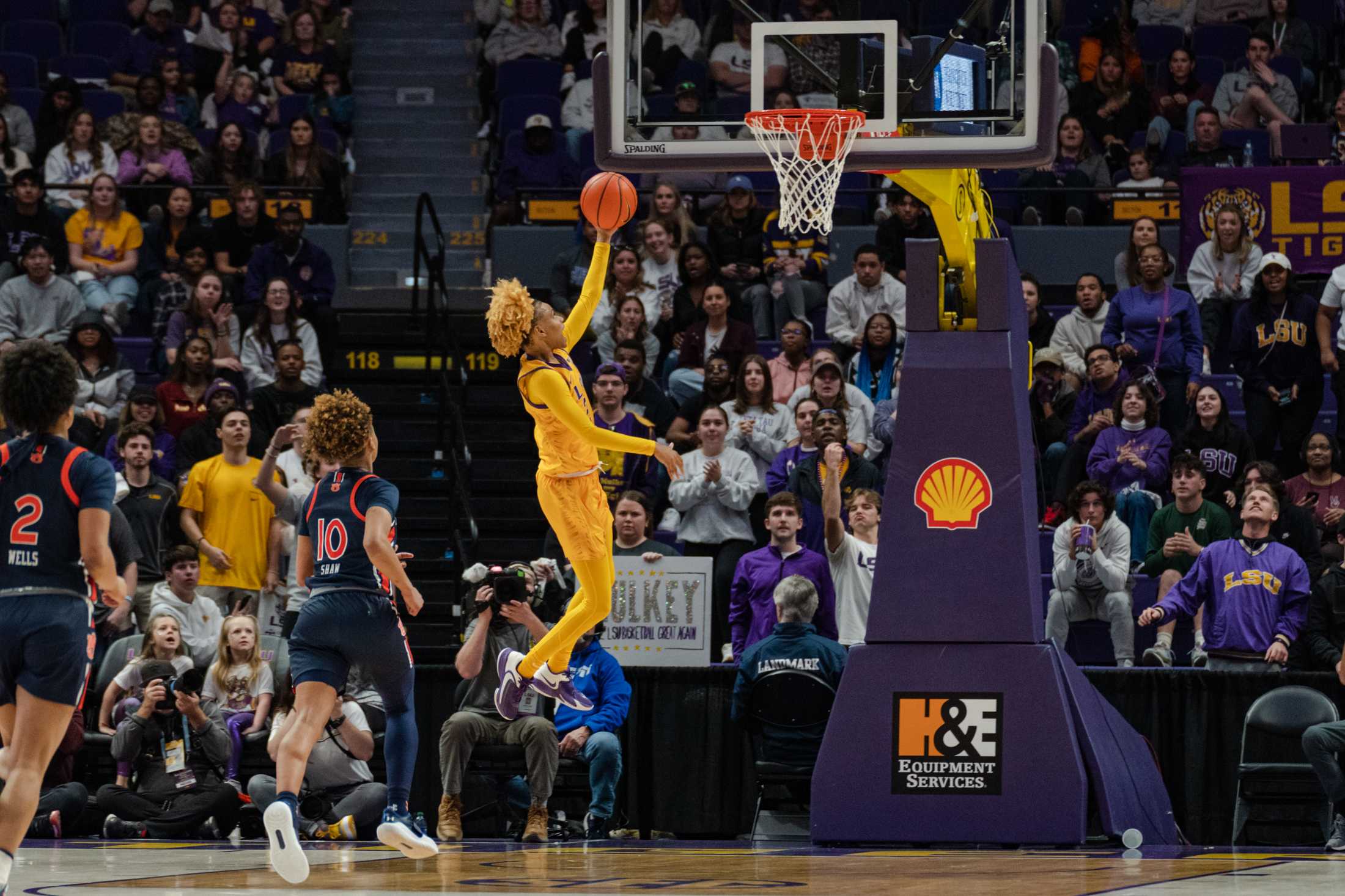 PHOTOS: LSU women's basketball goes 18-0 after defeating Auburn