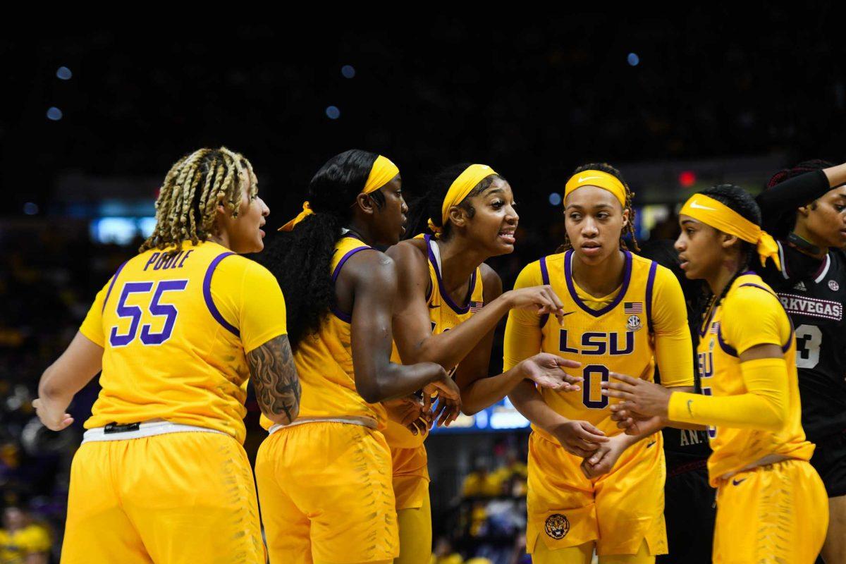 LSU women&#8217;s basketball sophomore forward Angel Reese (10) huddles with her team on Sunday, Feb. 26, 2023, during LSU&#8217;s 74-59 win over Mississippi State at the Pete Maravich Assembly Center in Baton Rouge, La.