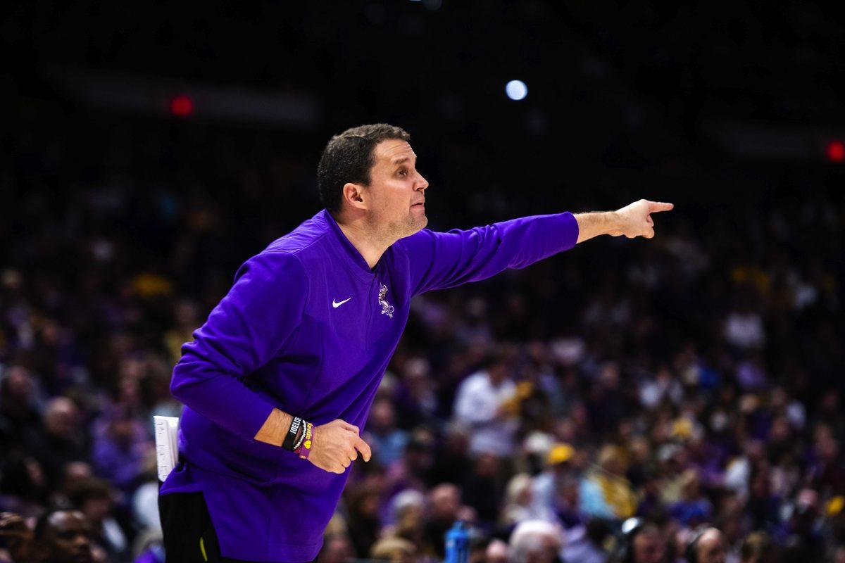 LSU men's basketball head coach Will Wade coaches players on the court Saturday, Jan. 15, 2022, during LSU&#8217;s 65-58 loss against Arkansas in the Pete Maravich Assembly Center on North Stadium Drive in Baton Rouge, La.