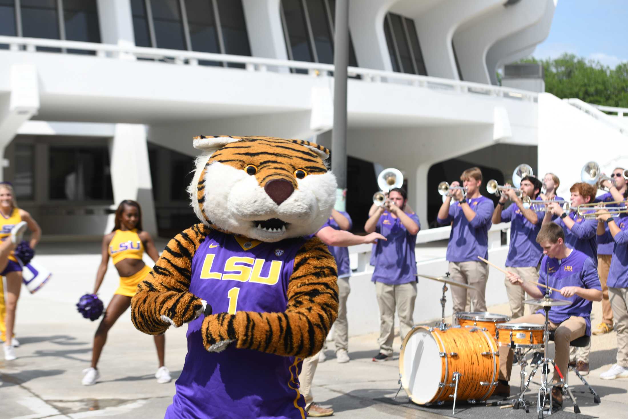 PHOTOS: LSU women's basketball heads off to Dallas for the Final Four