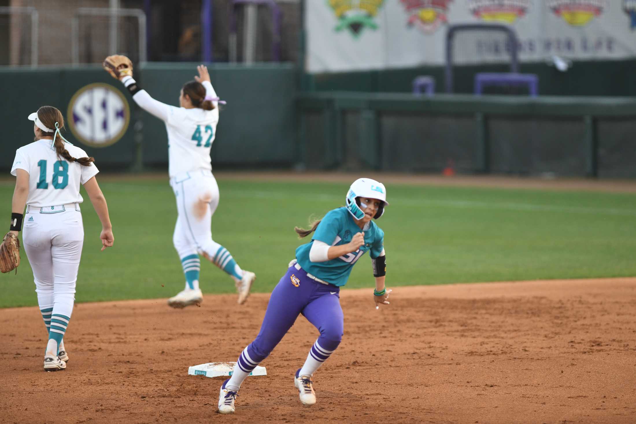 PHOTOS: LSU softball defeats Mississippi State 10-4