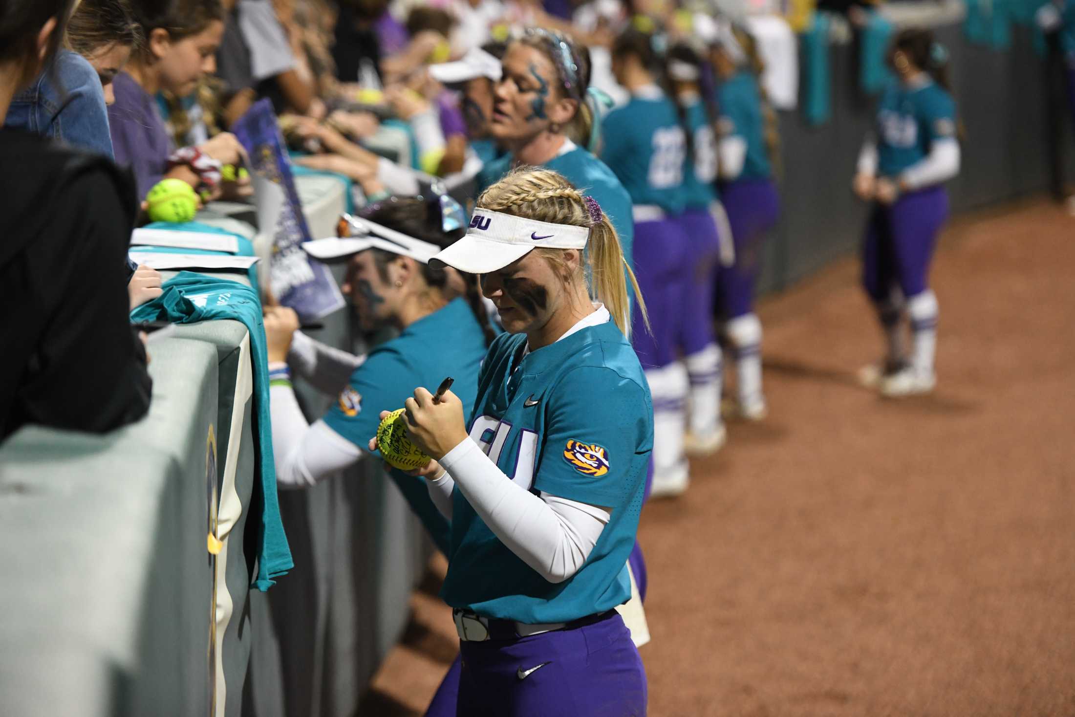 PHOTOS: LSU softball defeats Mississippi State 10-4