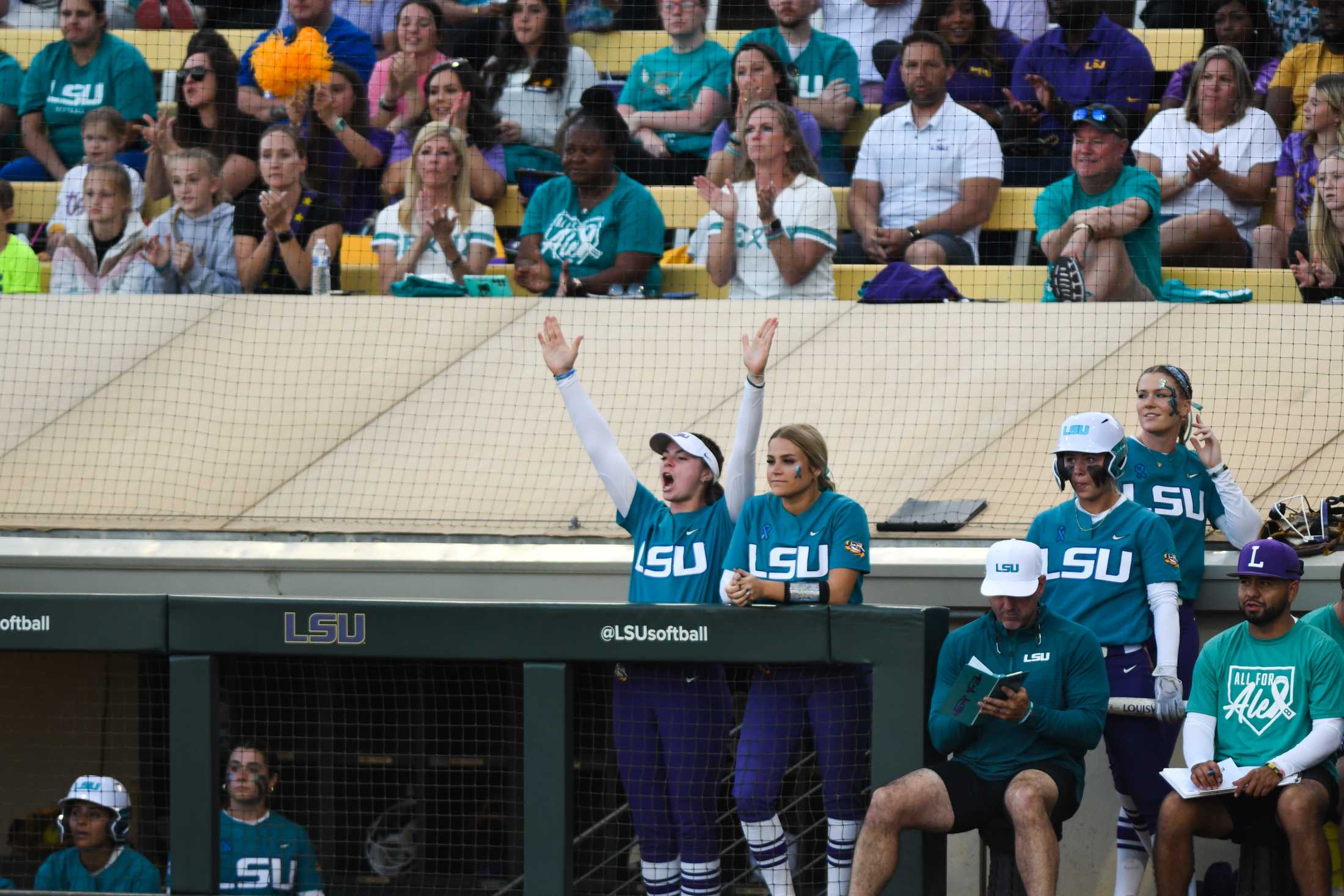 PHOTOS: LSU softball defeats Mississippi State 10-4