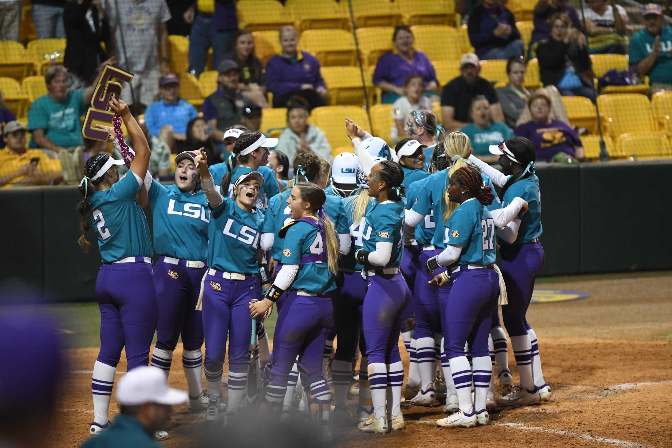 PHOTOS: LSU softball defeats Mississippi State 10-4