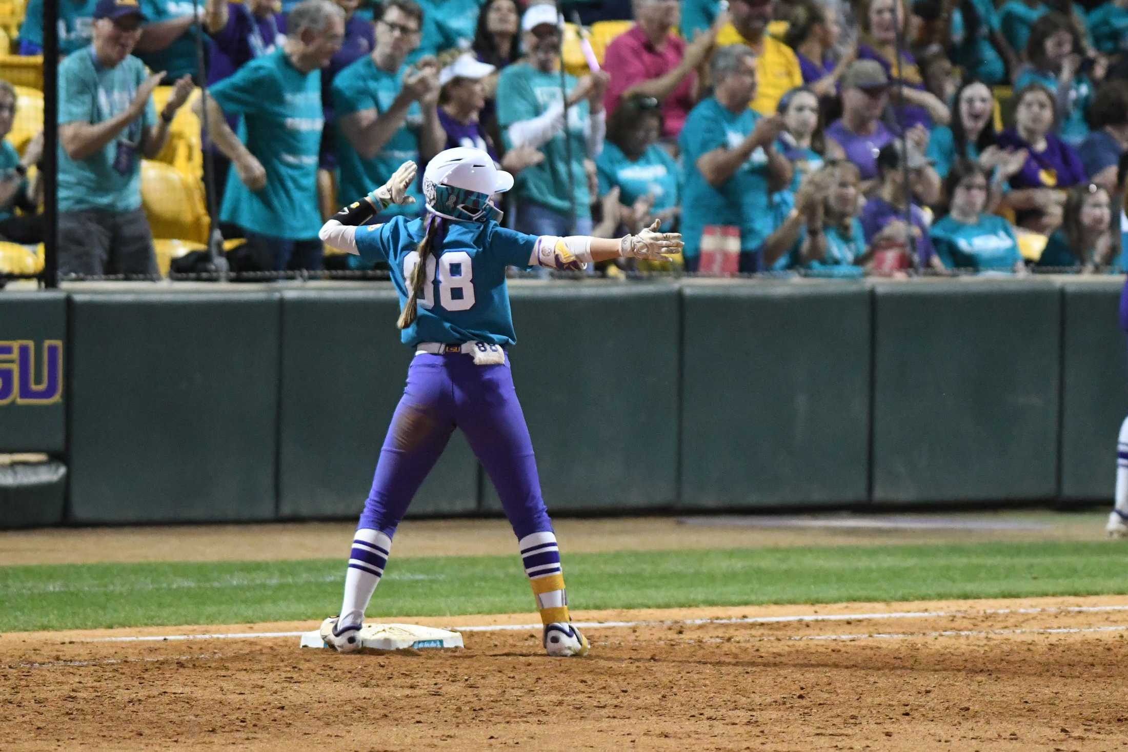 PHOTOS: LSU softball defeats Mississippi State 10-4