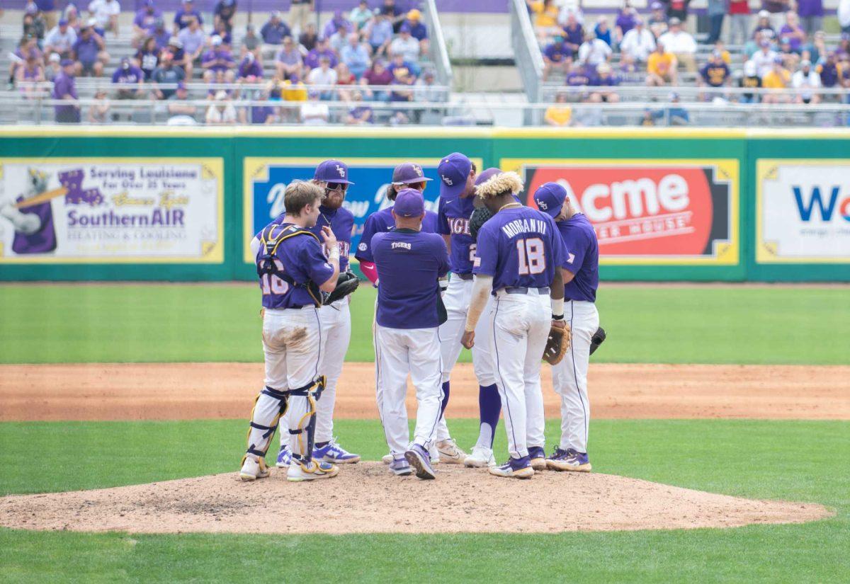 LSU baseball head coach Jay Johnson speaks with his team on Friday, March 24, 2023, during LSU's 3-9 loss against Arkansas in Alex Box Stadium in Baton Rouge, La.