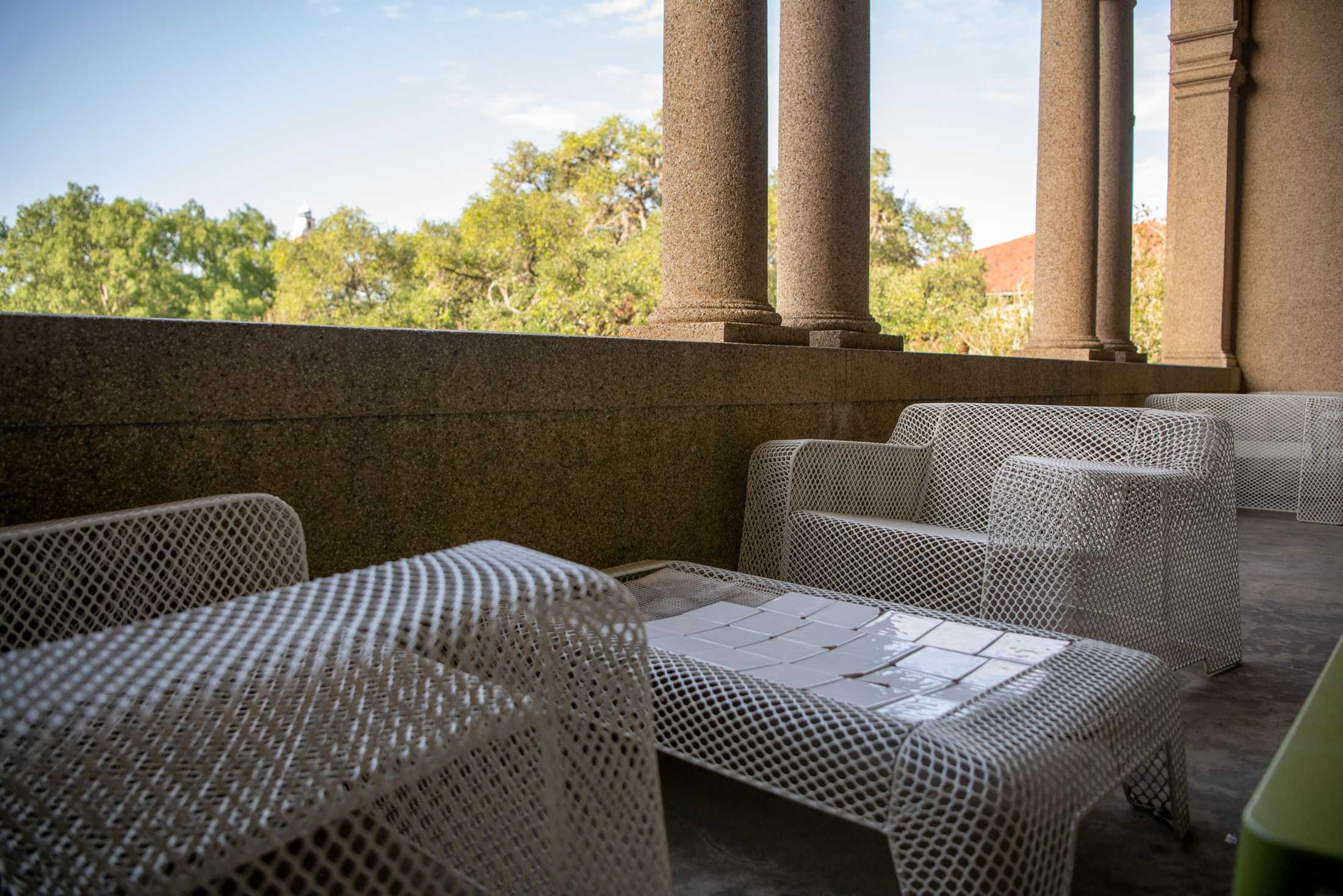 PHOTOS: Everybody studies in the library, be unique