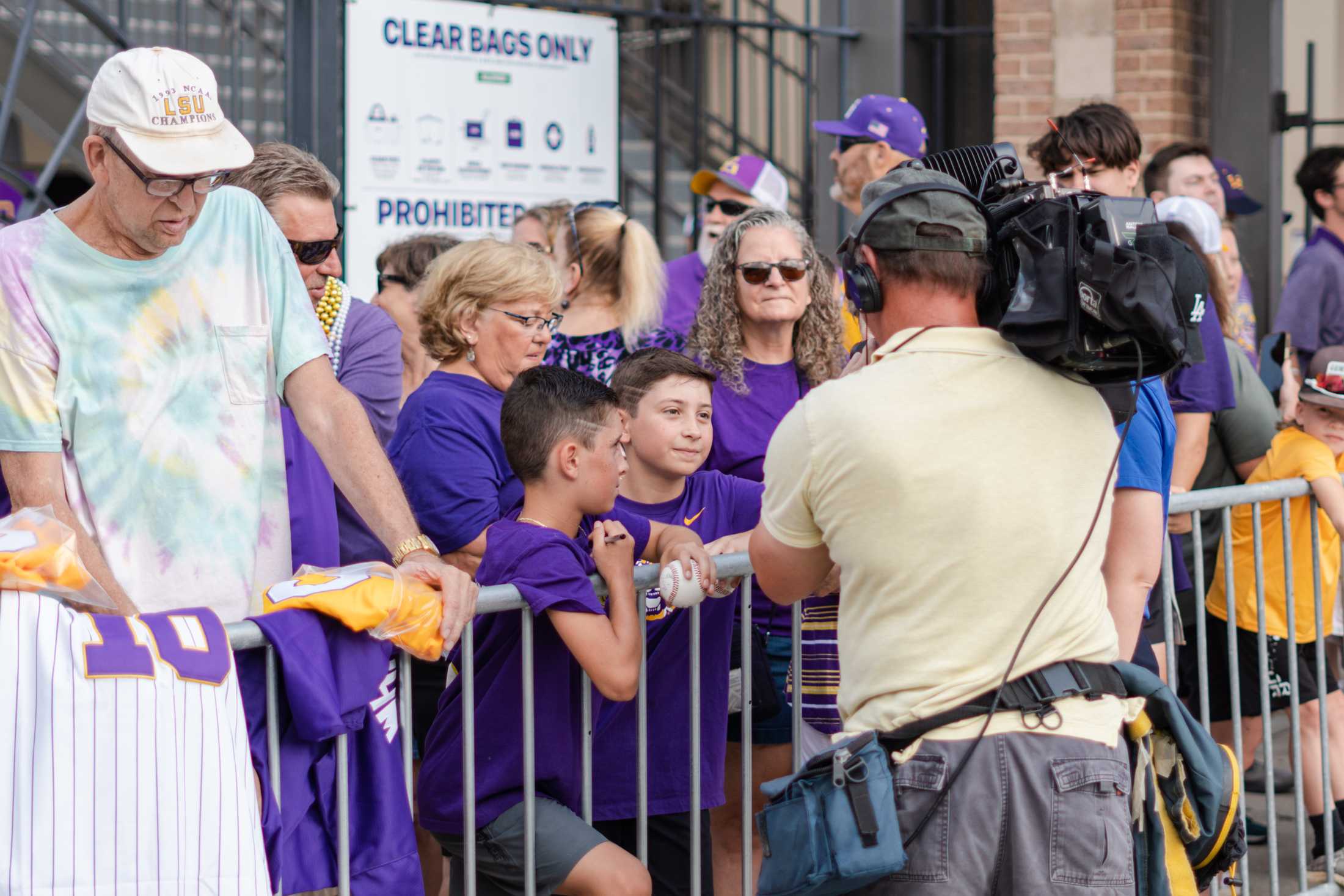 PHOTOS: LSU baseball heads to Omaha as fans cheer them on