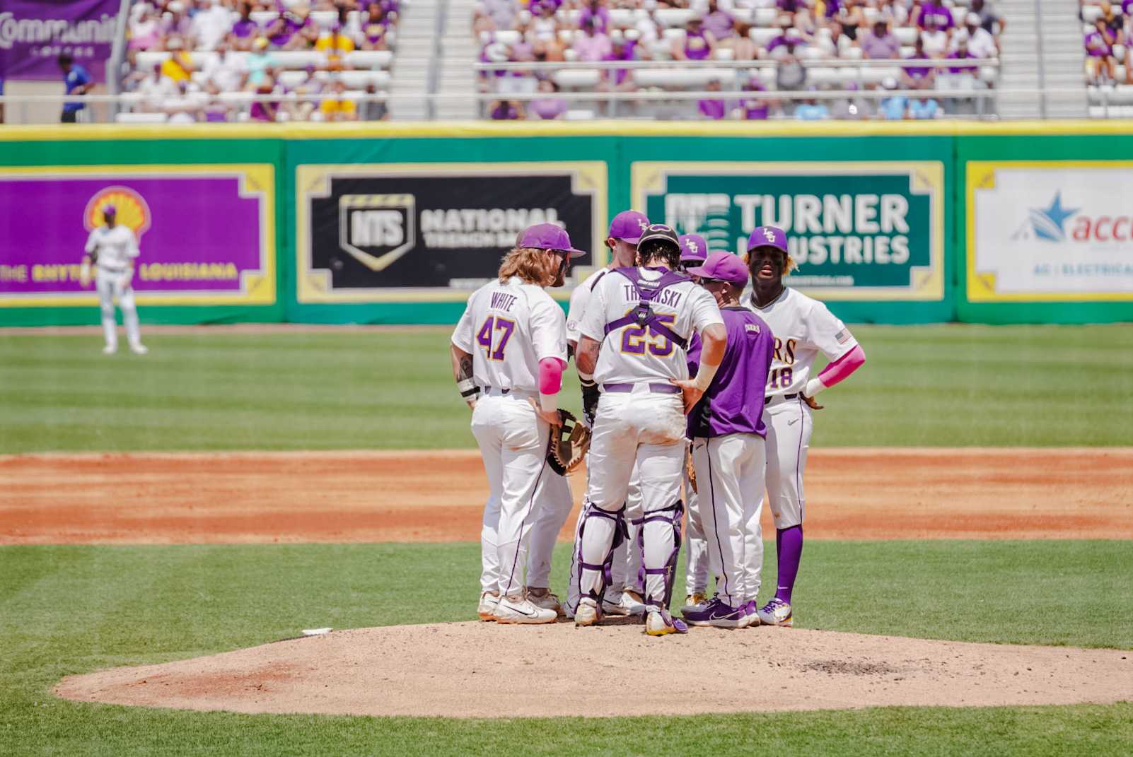 PHOTOS: LSU baseball beats Oregon State 6-5, advances to the regional final