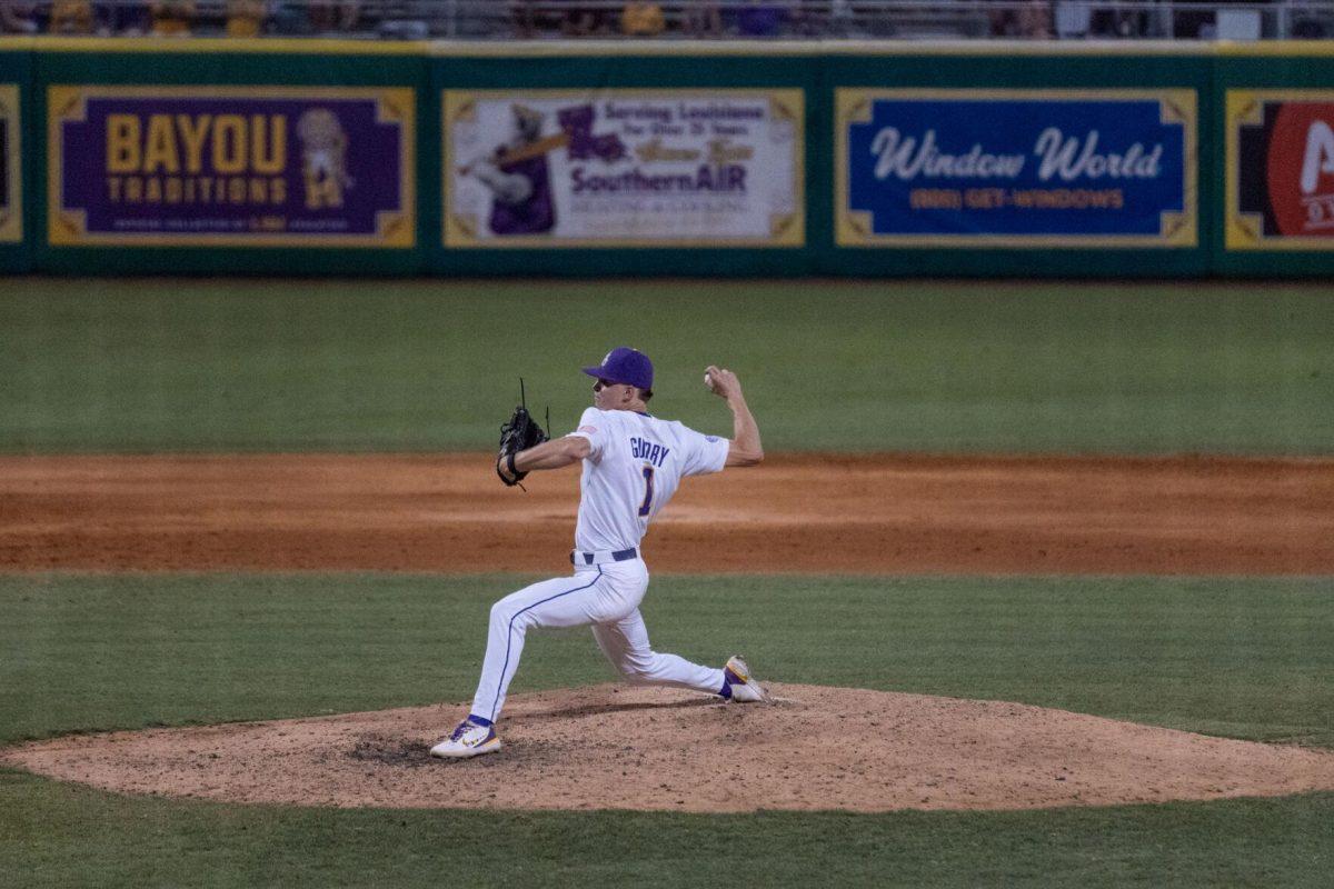 LSU baseball freshman pitcher Gavin Guidry (1) throws the ball Sunday, June 4, 2023, during LSU&#8217;s 6-5 win against Oregon State at Alex Box Stadium in Baton Rouge, La.