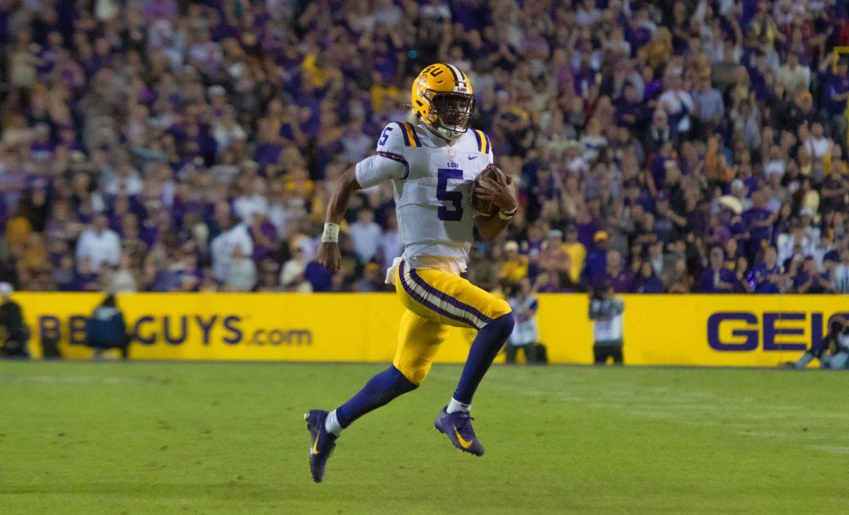 LSU football junior quarterback Jayden Daniels (5) strides down the field on Saturday, Nov. 5, 2022, during LSU&#8217;s 32-31 victory over Alabama in Tiger Stadium in Baton Rouge, La.