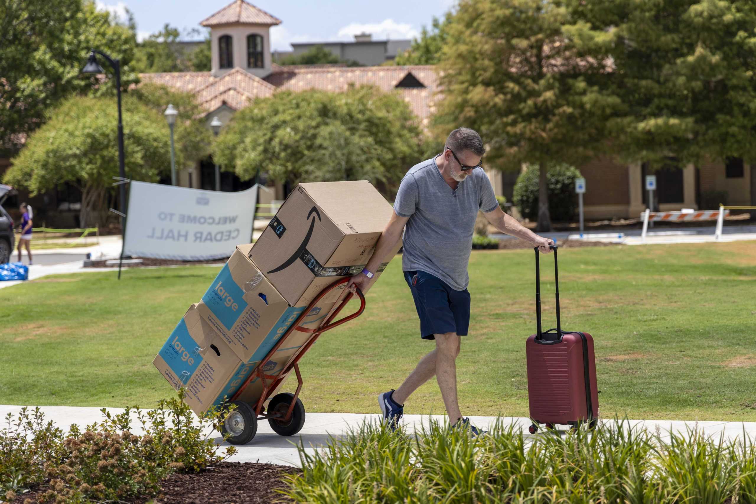 PHOTOS: LSU's freshmen class of 2027 moves in