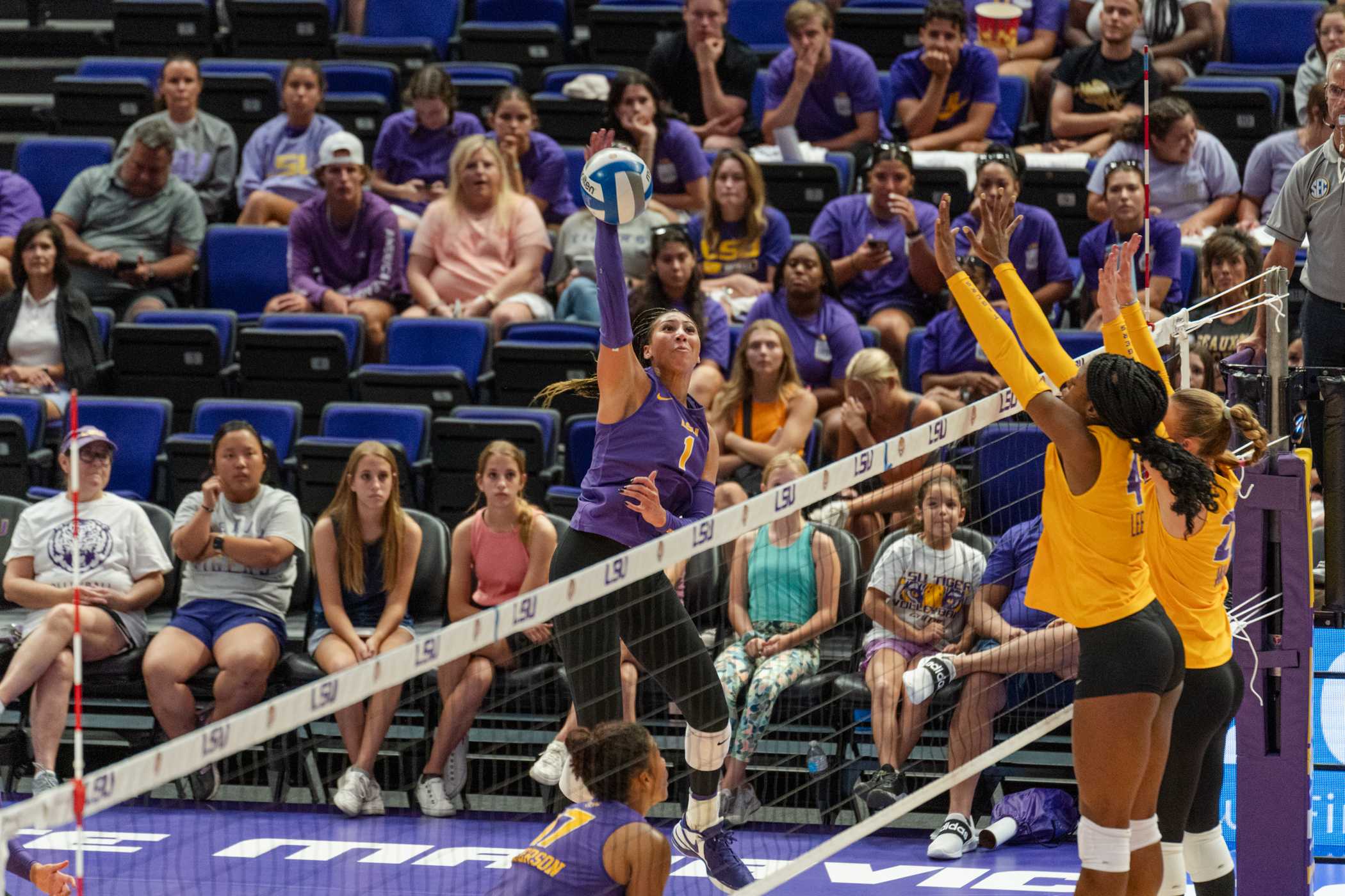 PHOTOS: LSU volleyball holds exhibition match prior to season's start