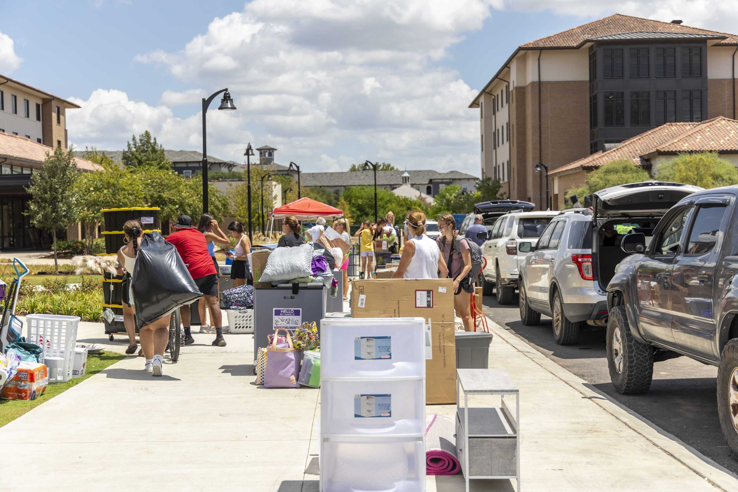 PHOTOS: LSU's freshmen class of 2027 moves in