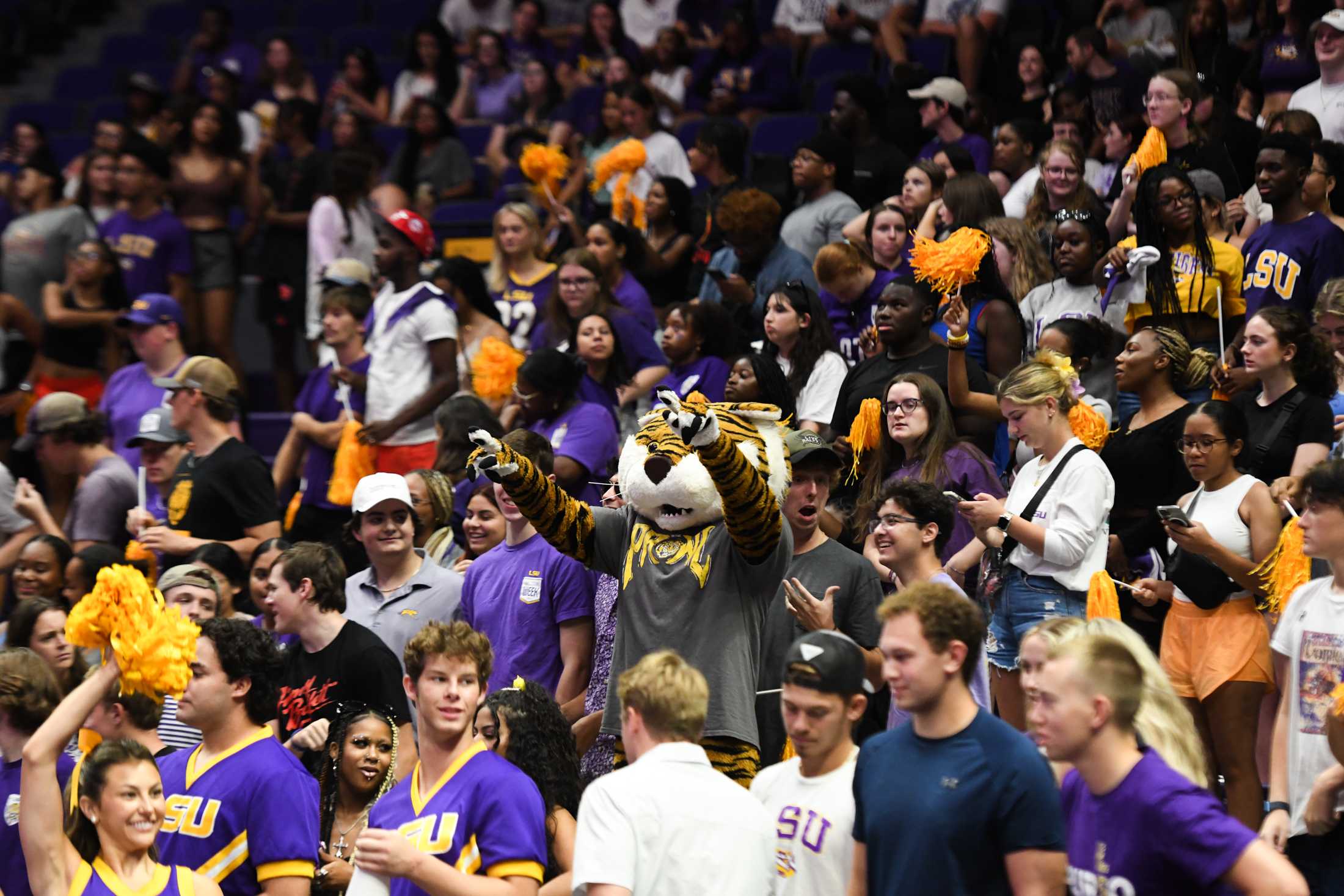 PHOTOS: LSU volleyball defeats UCLA 3-2