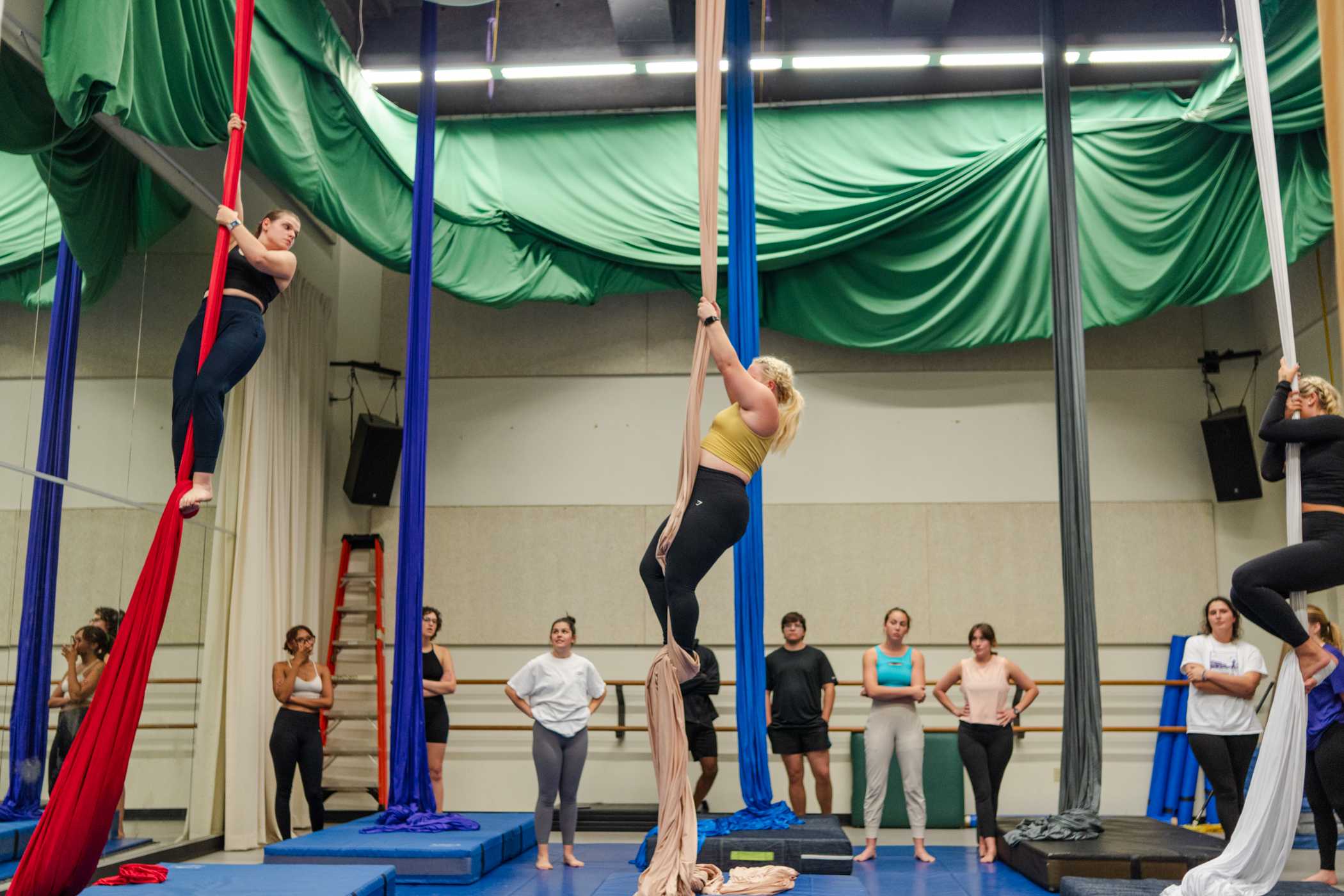 PHOTOS: A beginner silks workshop