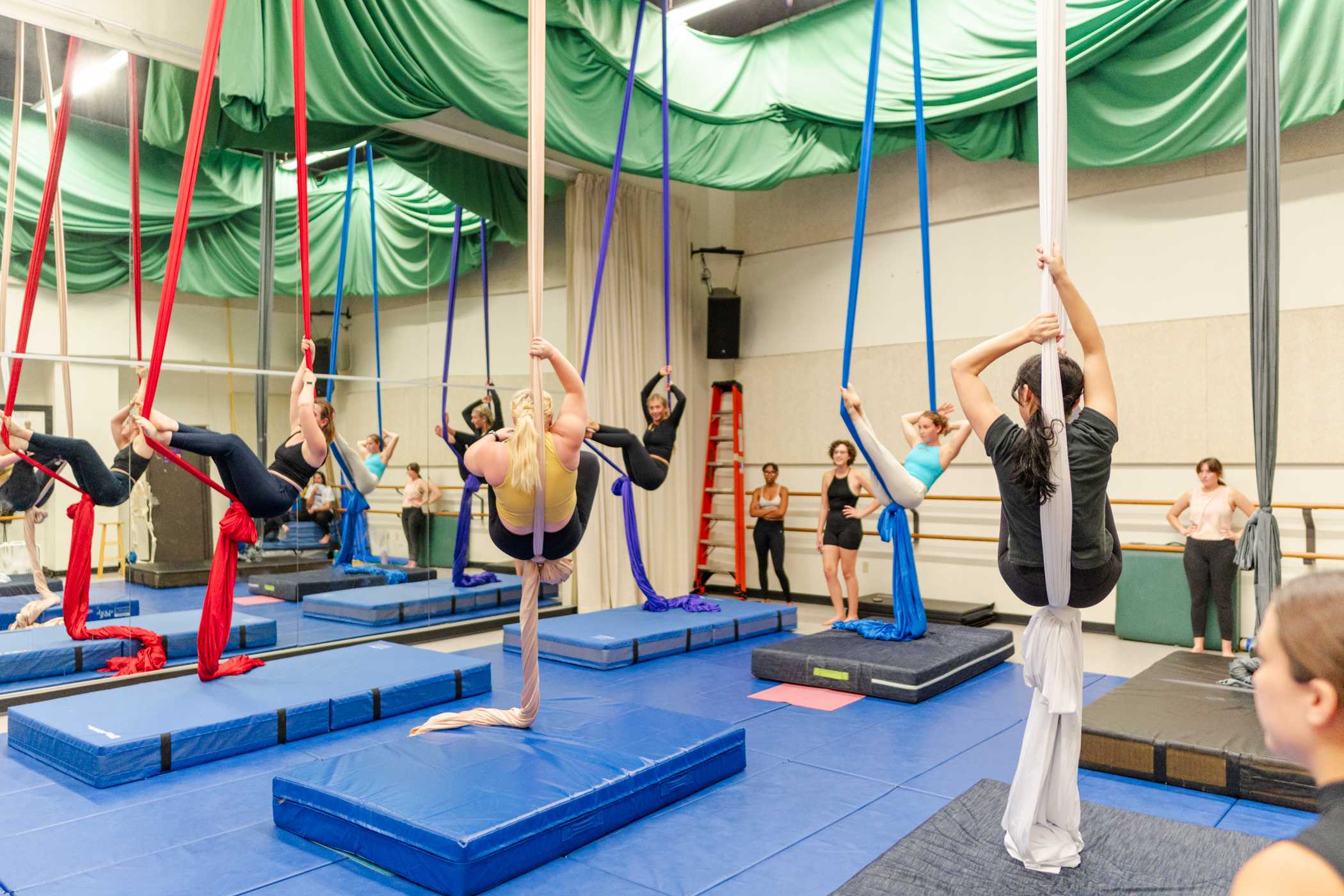 PHOTOS: A beginner silks workshop