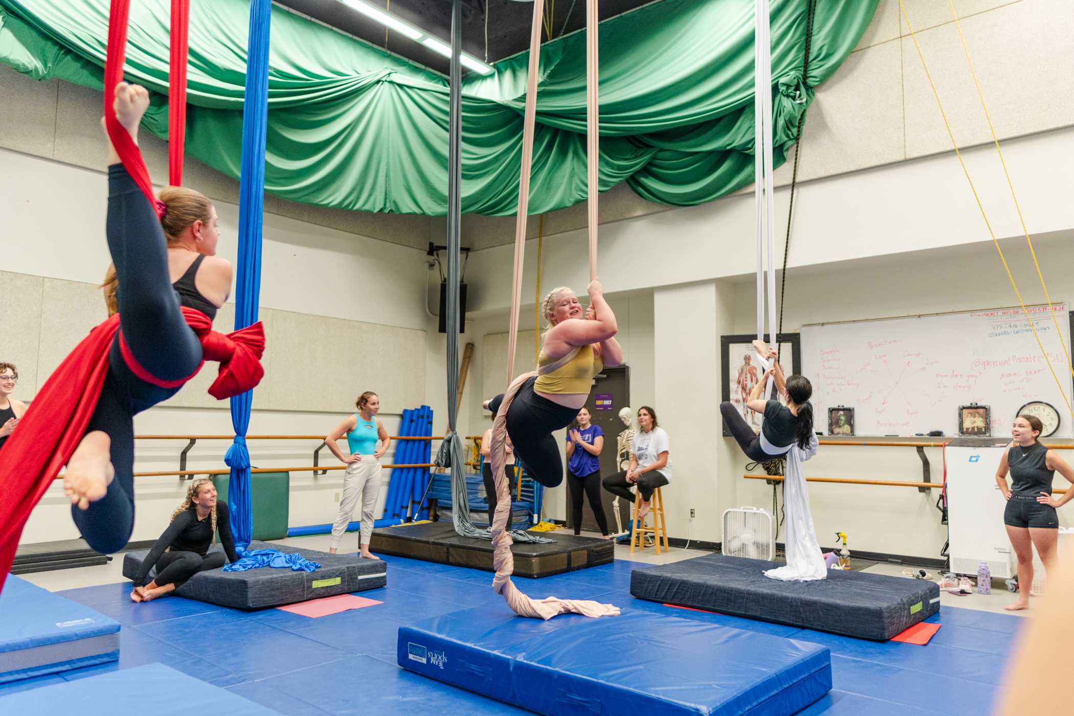 PHOTOS: A beginner silks workshop