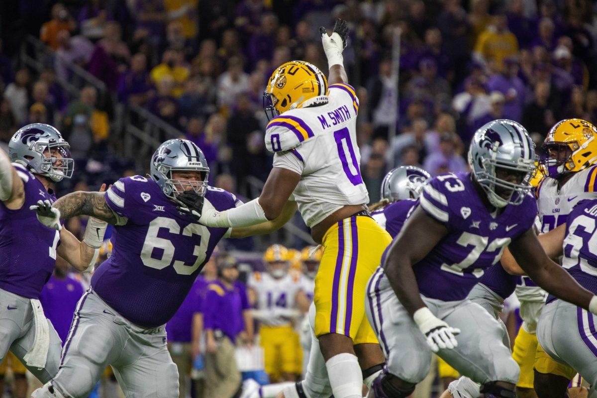 LSU football freshman defensive line Maason Smith (0) attempts to swat a pass Tuesday, Jan. 4, 2022, during LSU&#8217;s 42-20 loss against Kansas State at NRG Stadium in Houston, TX.