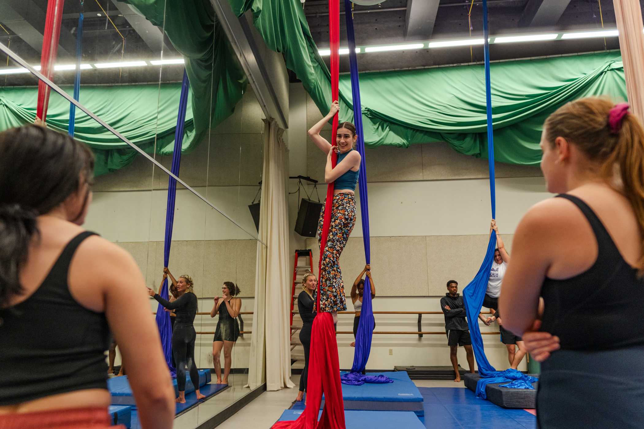 PHOTOS: A beginner silks workshop