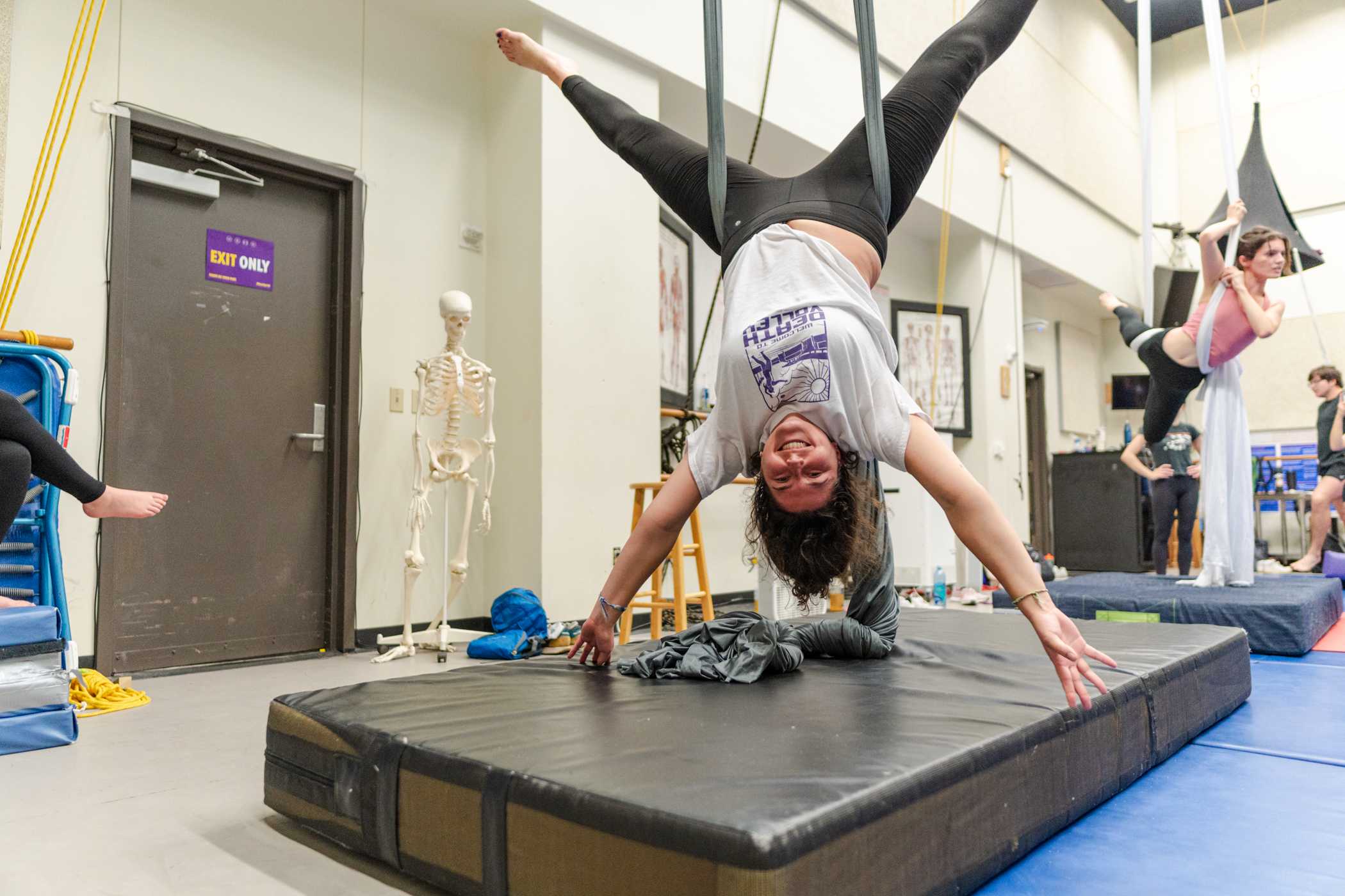 PHOTOS: A beginner silks workshop