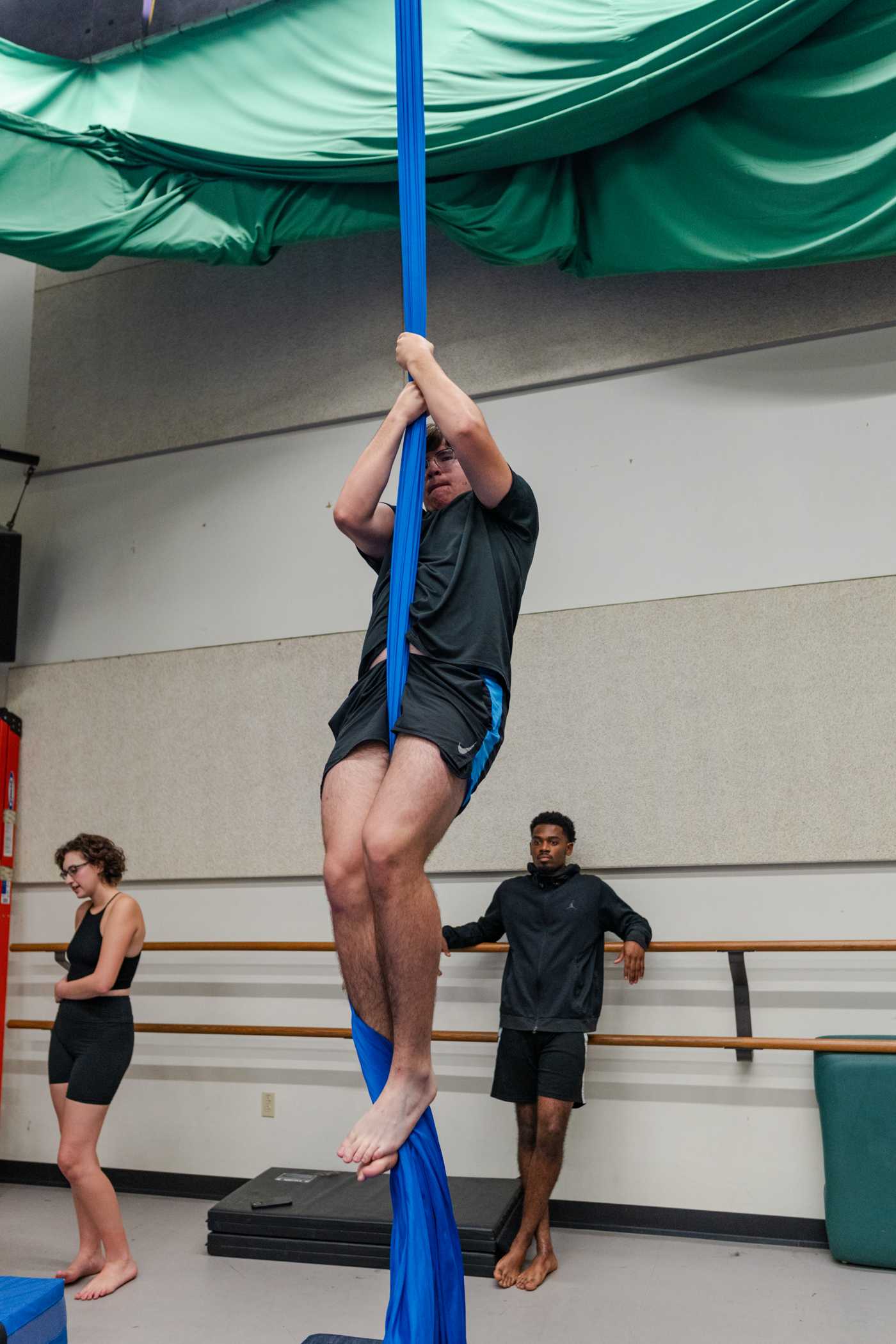 PHOTOS: A beginner silks workshop