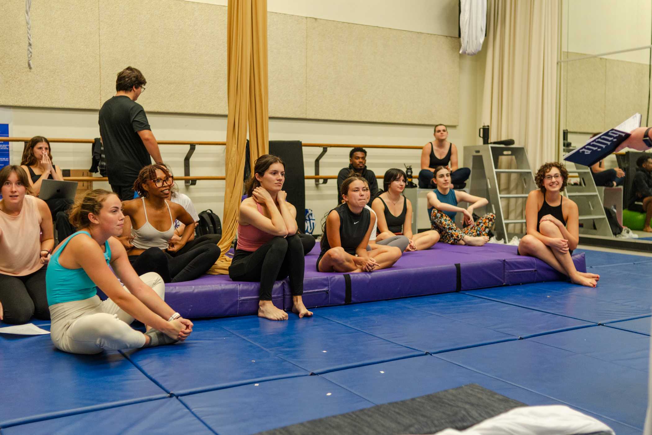 PHOTOS: A beginner silks workshop