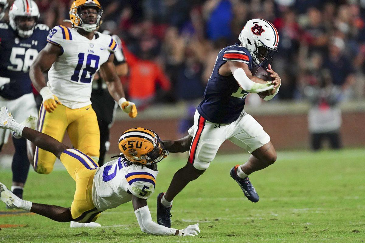 Auburn running back Jarquez Hunter (27) breaks away from LSU safety Jay Ward (5) after a catch in the first half of an NCAA college football game, Saturday, Oct. 1, 2022, in Auburn, Ala. (AP Photo/John Bazemore)