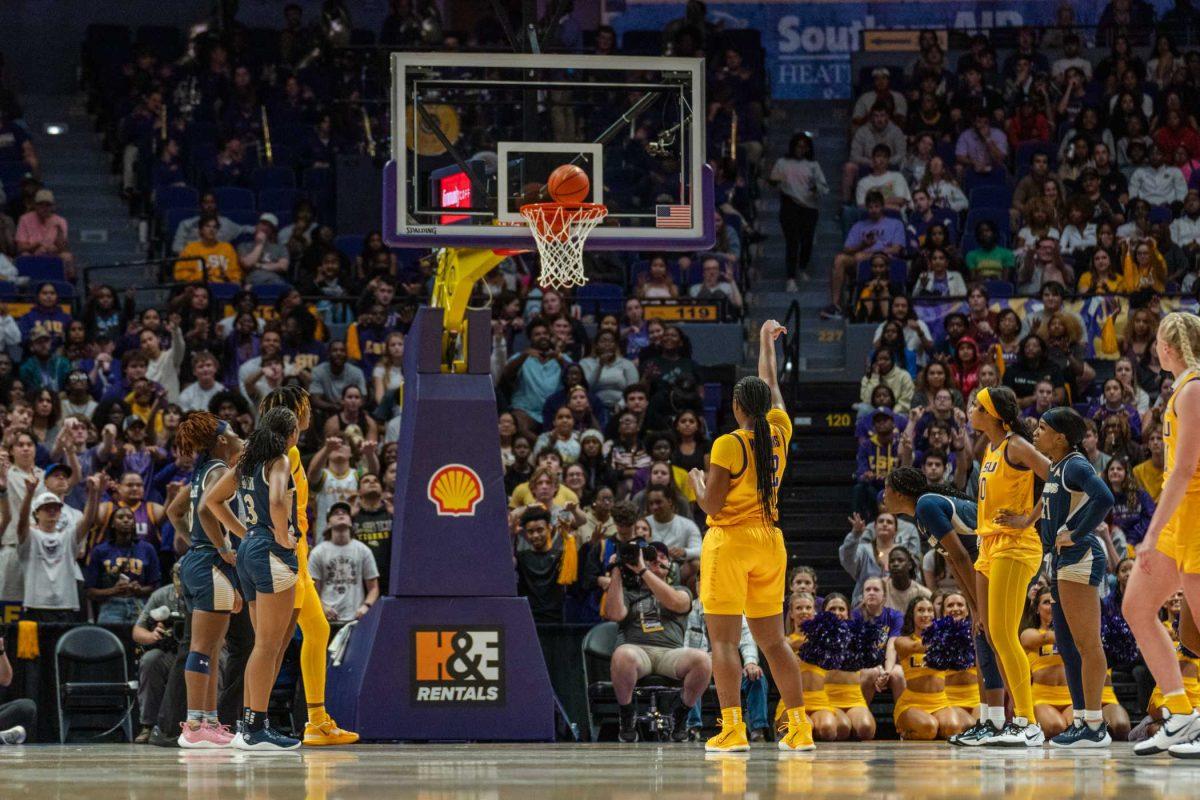 LSU women&#8217;s basketball freshman guard Mikaylah Williams (12) shoots a free throw Thursday, Nov. 9, 2023, during LSU&#8217;s 112-55 win over Queens in the Pete Maravich Assembly Center in Baton Rouge, La.