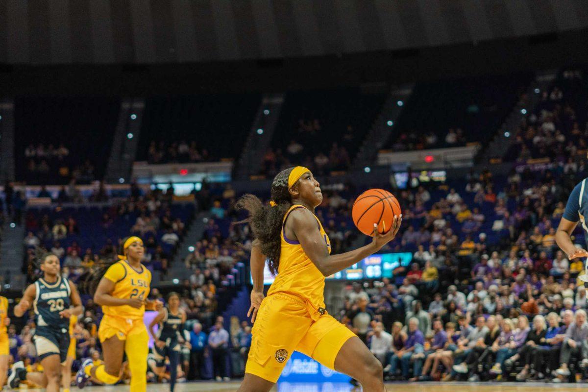 LSU women&#8217;s basketball sophomore guard Flau&#8217;jae Johnson (4) runs toward the basket Thursday, Nov. 9, 2023, during LSU&#8217;s 112-55 win over Queens in the Pete Maravich Assembly Center in Baton Rouge, La.