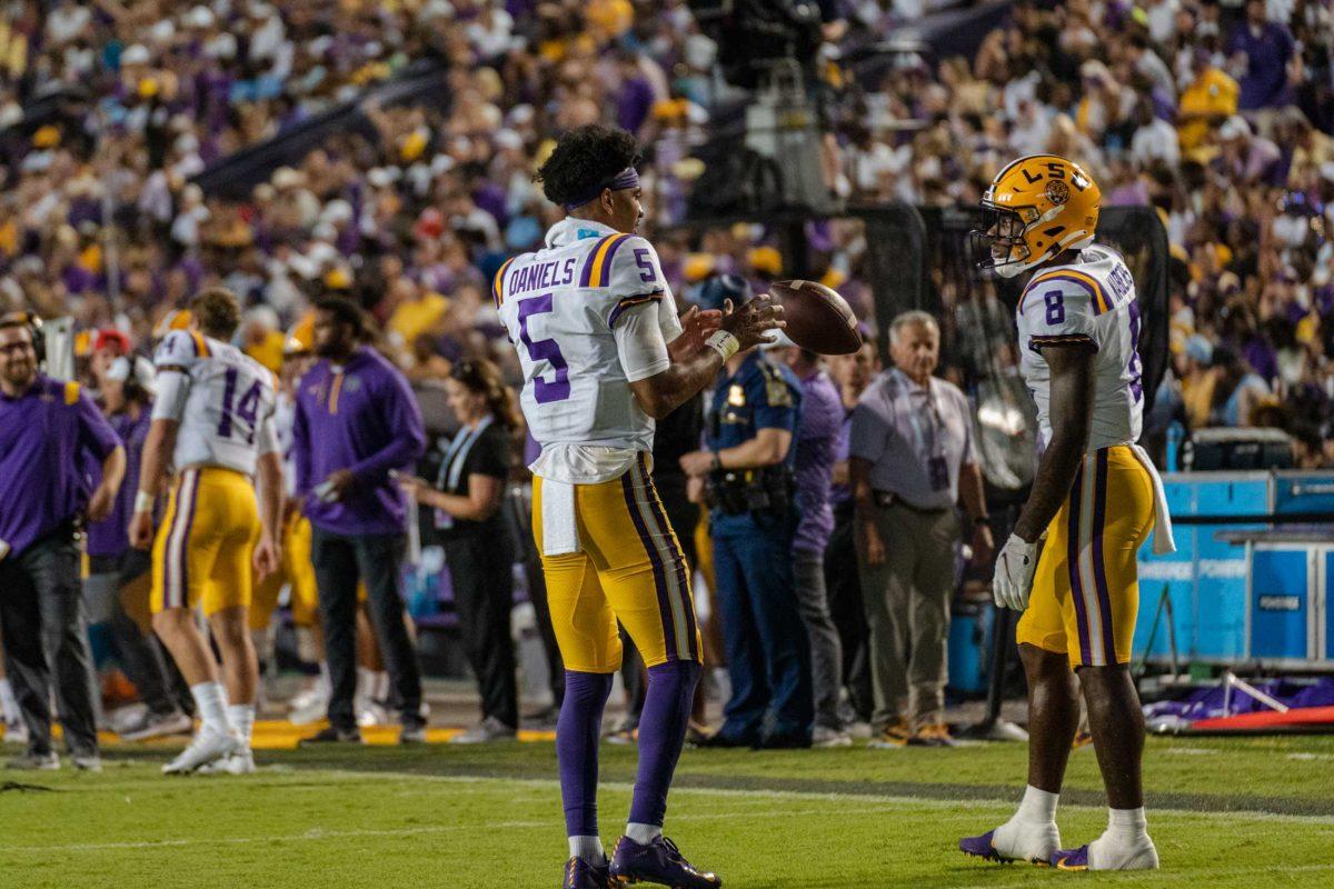 LSU football junior quarterback Jayden Daniels (5) and sophomore wide receiver Malik Nabers (8) chat during a commercial break on Saturday, Sept. 10, 2022, during LSU&#8217;s 65-17 win over Southern at Tiger Stadium in Baton Rouge, La.