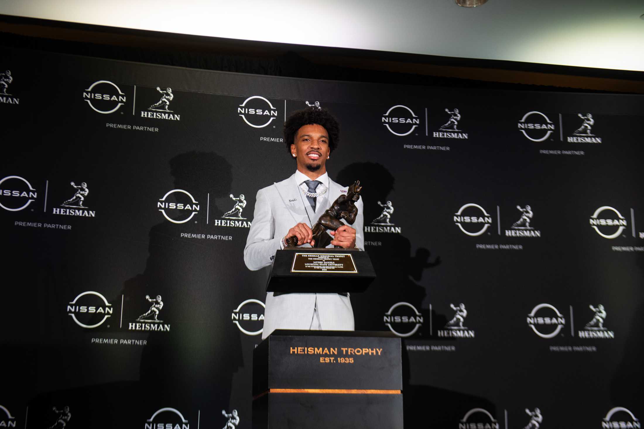 PHOTOS: A look into Jayden Daniels' Heisman ceremony