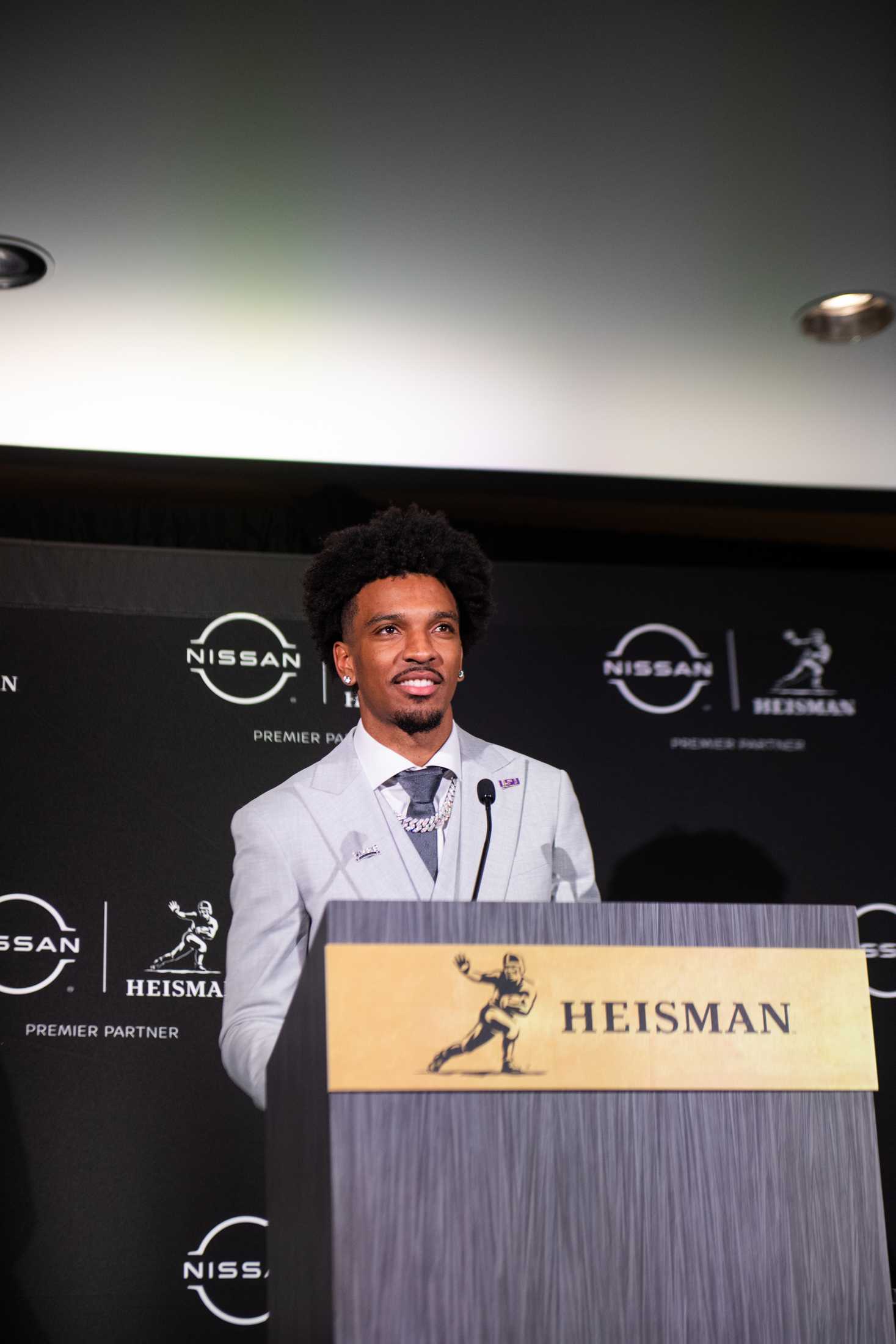 PHOTOS: A look into Jayden Daniels' Heisman ceremony