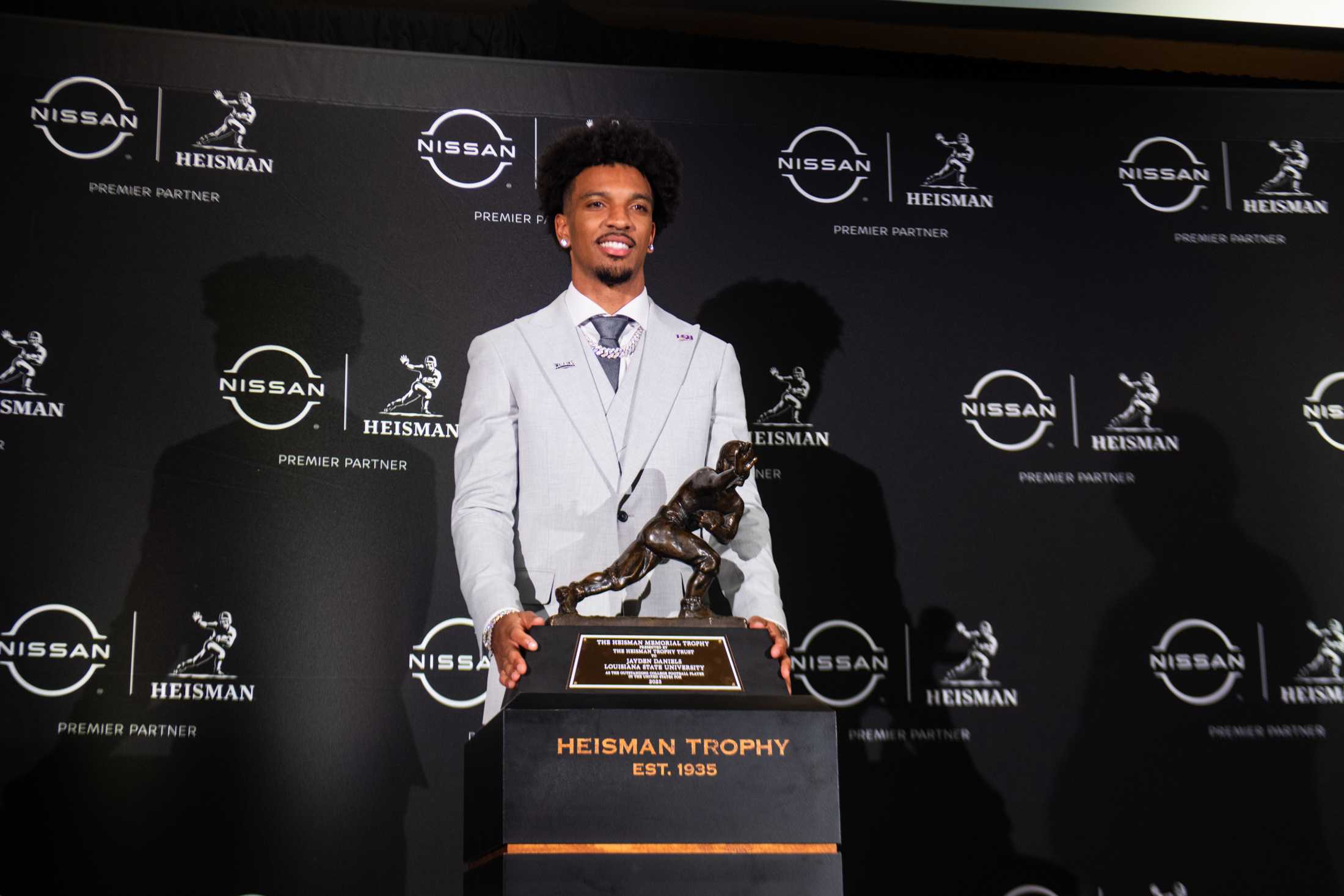 PHOTOS: A look into Jayden Daniels' Heisman ceremony