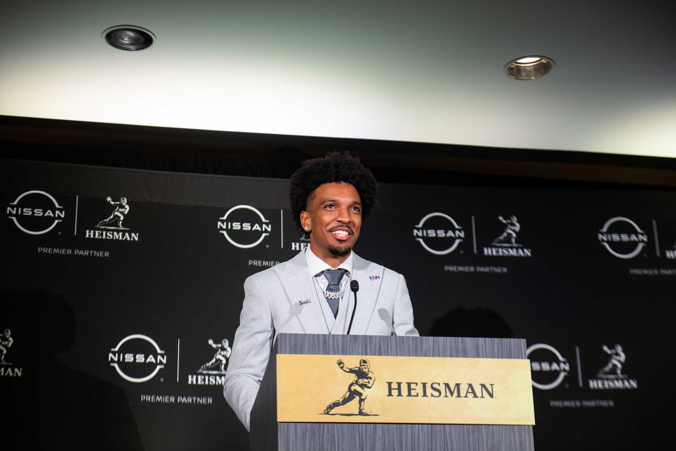 PHOTOS: A look into Jayden Daniels' Heisman ceremony