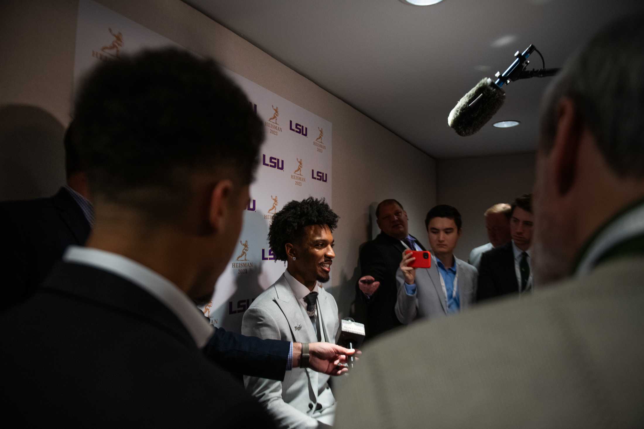 PHOTOS: A look into Jayden Daniels' Heisman ceremony