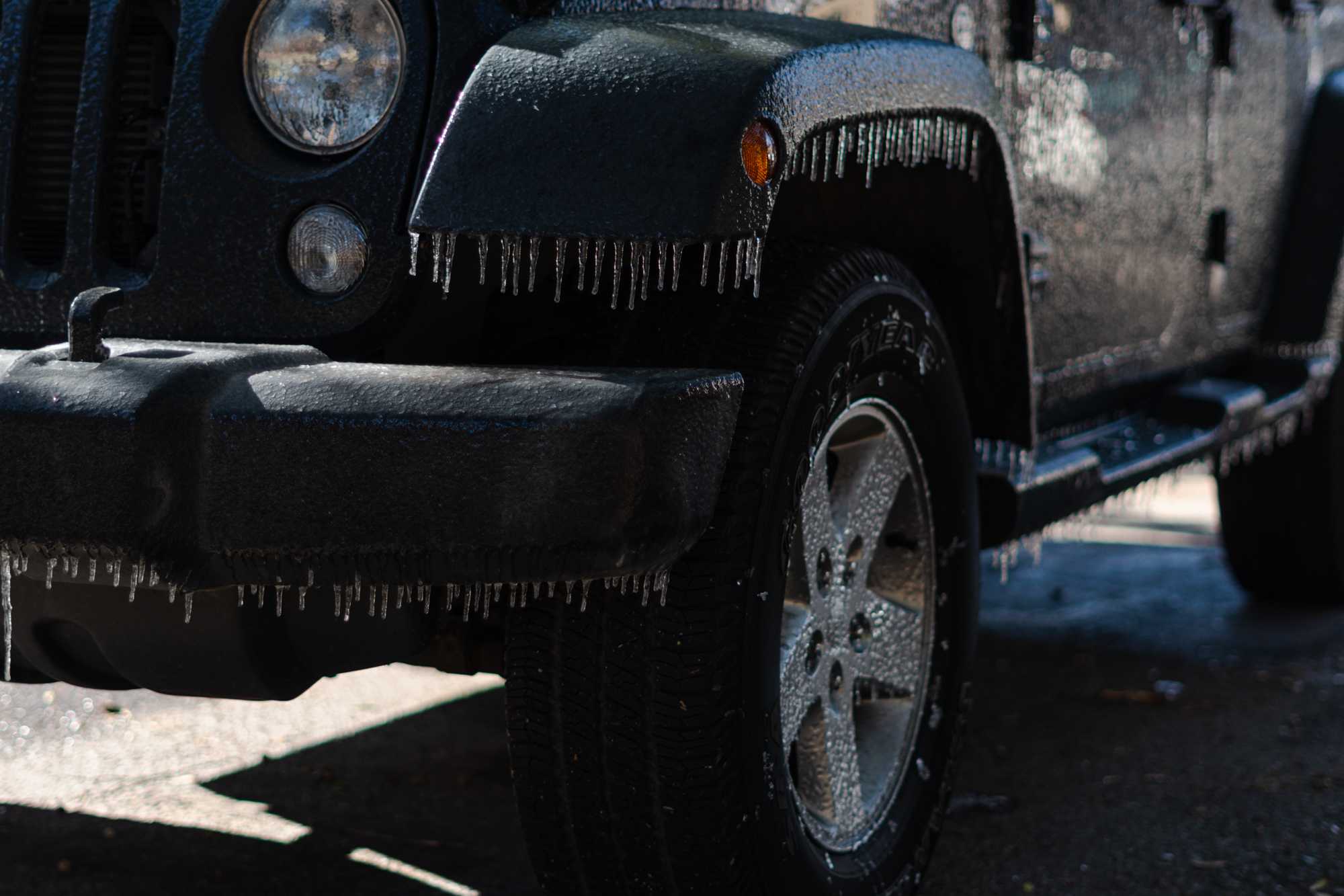 PHOTOS: Freezing temperatures bring an icy morning to Baton Rouge