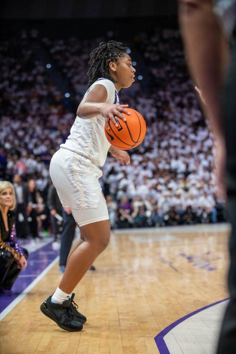 LSU women's basketball freshman guard Mikaylah Williams prepares to dribble the ball during LSU's 76-70 loss against South Carolina Thursday, Jan. 25, 2024, at the Pete Maravich Assembly Center on North Stadium Dr. in Baton Rouge, La.