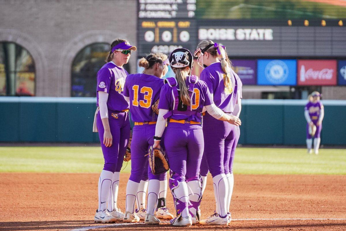 The LSU softball team meets at the mound Friday, Feb. 23, 2024, during LSU&#8217;s game against Boise State in Tiger Park in Baton Rouge, La.