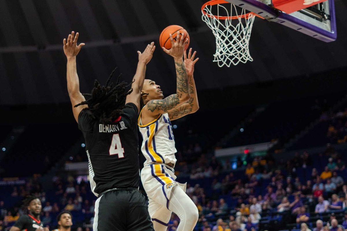 LSU men&#8217;s basketball sophomore forward Tyrell Ward (15) puts the ball up Tuesday, Feb. 27, 2024, during LSU&#8217;s 67-66 win against Georgia in the Pete Maravich Assembly Center in Baton Rouge, La.