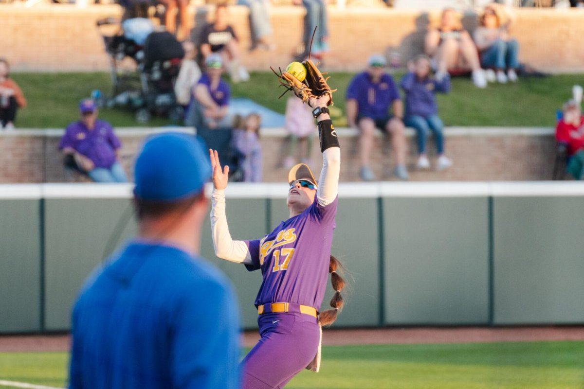 LSU softball graduate student infielder Taylor Pleasants (17) catches a fly ball Friday, Feb. 23, 2024, during LSU&#8217;s 8-5 win over Boise State at Tiger Park in Baton Rouge, La.