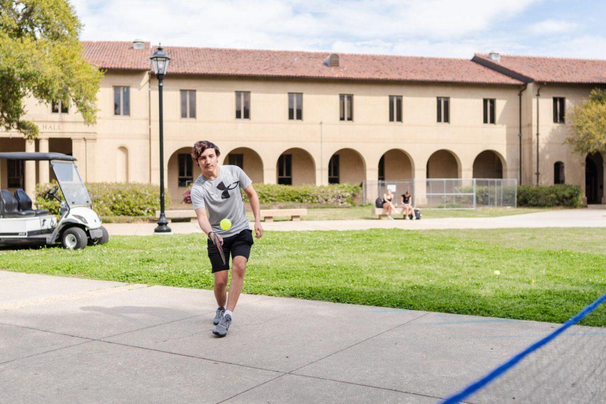 LSU accounting sophomore Gabe Fuentes returns the ball Thursday, March 7, 2024, in the Quad on LSU's campus in Baton Rouge, La.