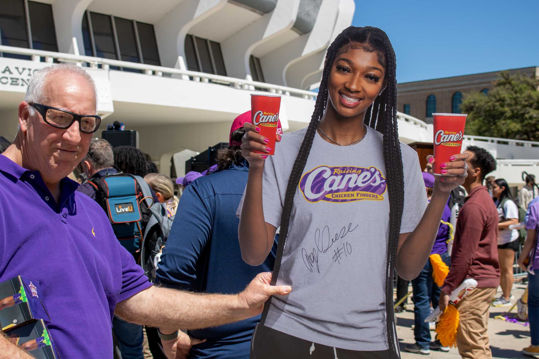 PHOTOS: LSU fans gather to send off the women's basketball team to the Sweet 16