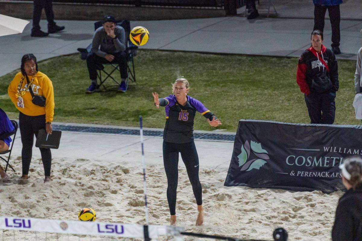 LSU beach volleyball senior Ellie Shank (15) serves the ball Saturday, March 2, 2024, during LSU&#8217;s 5-0 win against Nebraska at the LSU Beach Volleyball Stadium in Baton Rouge, La.