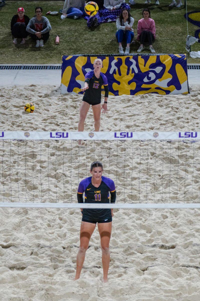 LSU beach volleyball senior Amber Haynes (12) serves the ball Saturday, March 2, 2024, during LSU&#8217;s 5-0 win against Nebraska at the LSU Beach Volleyball Stadium in Baton Rouge, La.